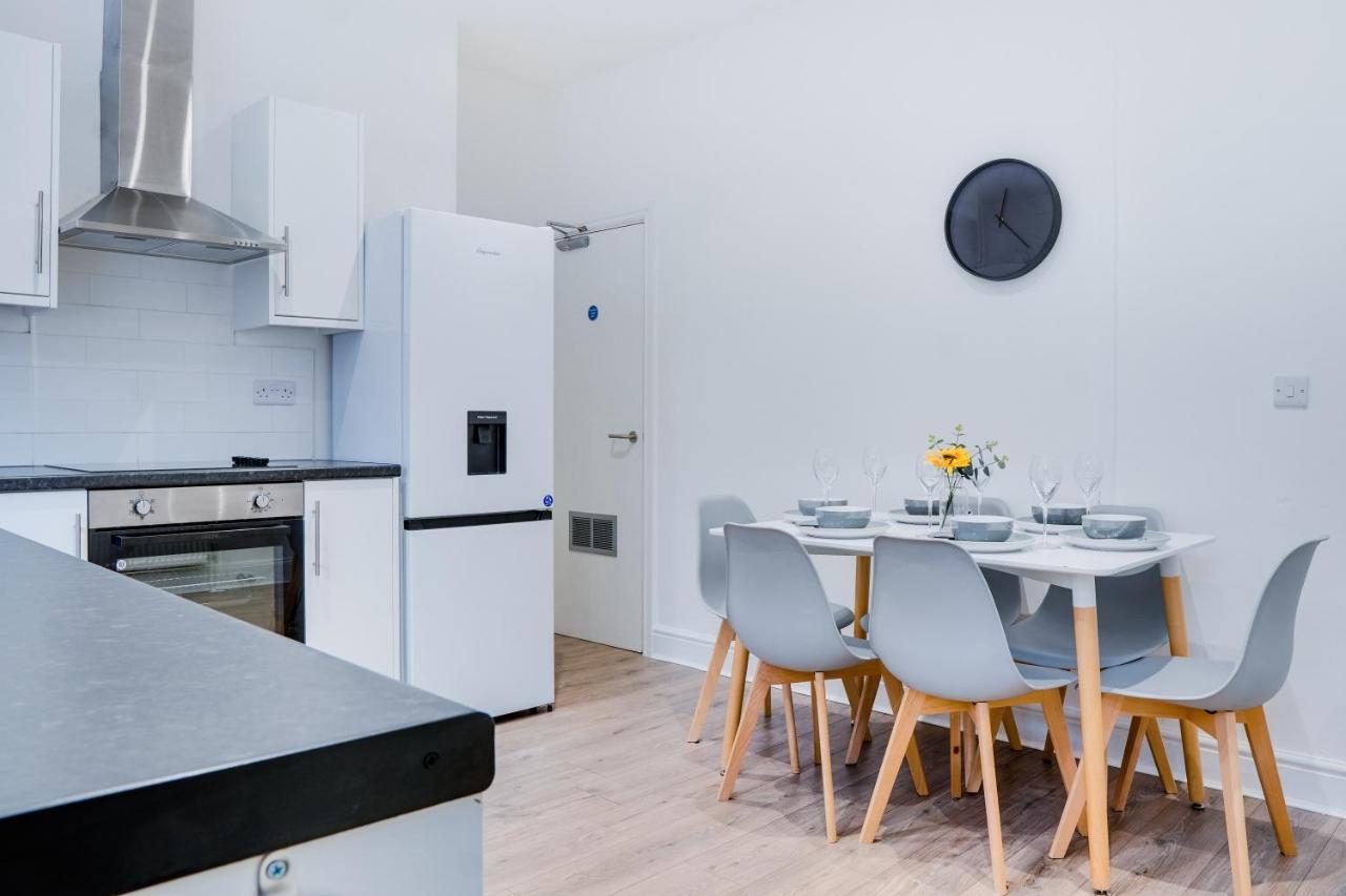 Spacious 4 Bedroom House Near Leeds Cc Beeston Hill Экстерьер фото